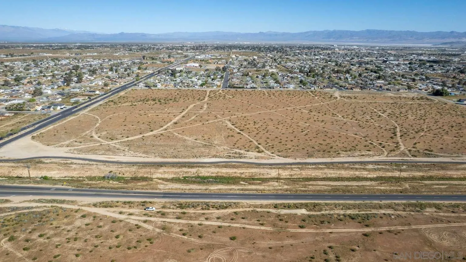 0 Between Vulcon Avenue, Unit 3 AND 4 Ridgecrest, CA 93555 - Photo 5 of 42 a view of an ocean