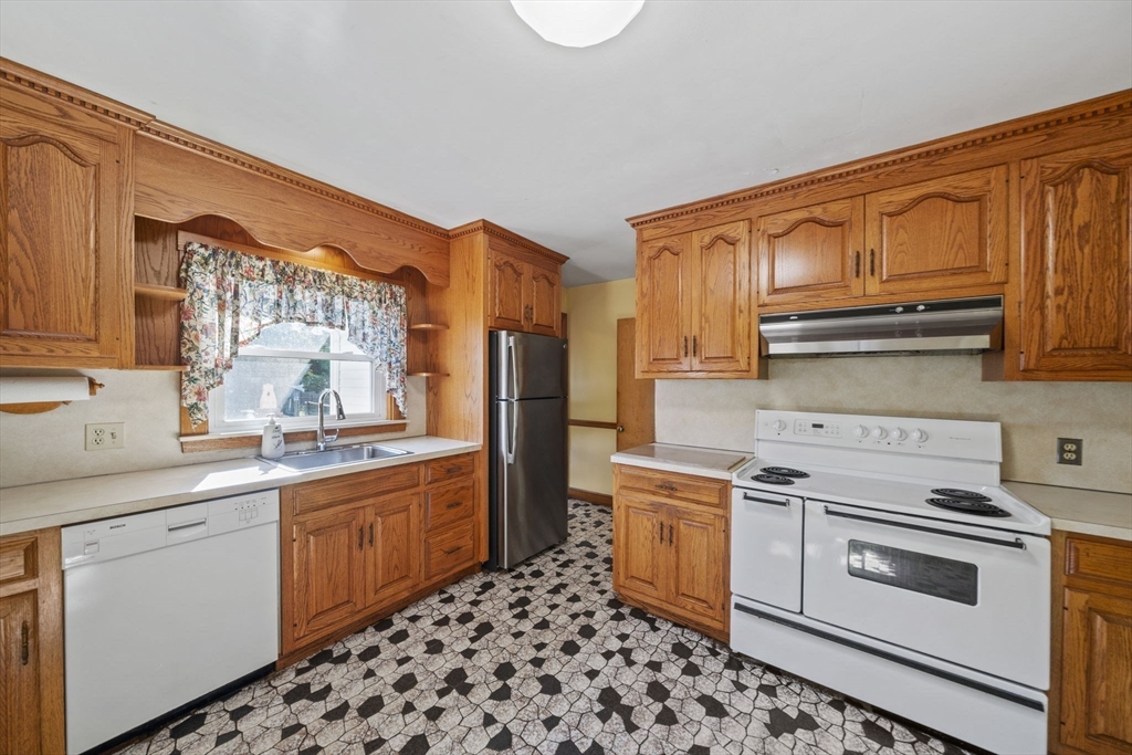 1 Lavally Road Randolph, MA 02368 - Photo 5 of 42 Gallery Image 5