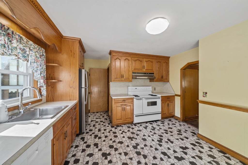 1 Lavally Road Randolph, MA 02368 - Photo 6 of 42 Gallery Image 6