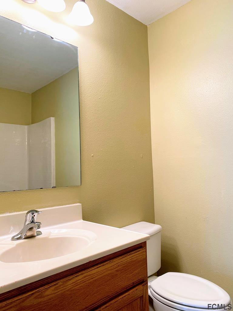 75 Raintree Place Palm Coast, FL 32164 - Photo 17 of 31 GUEST BATHROOM!