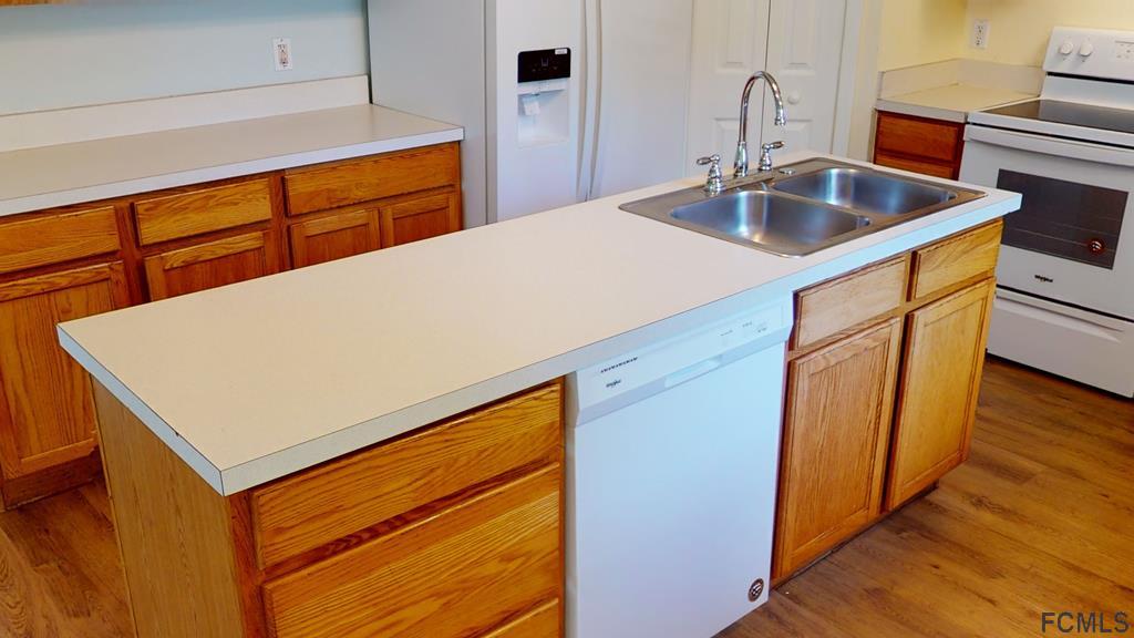 75 Raintree Place Palm Coast, FL 32164 - Photo 9 of 31 PERFECT KITCHEN ISLAND!