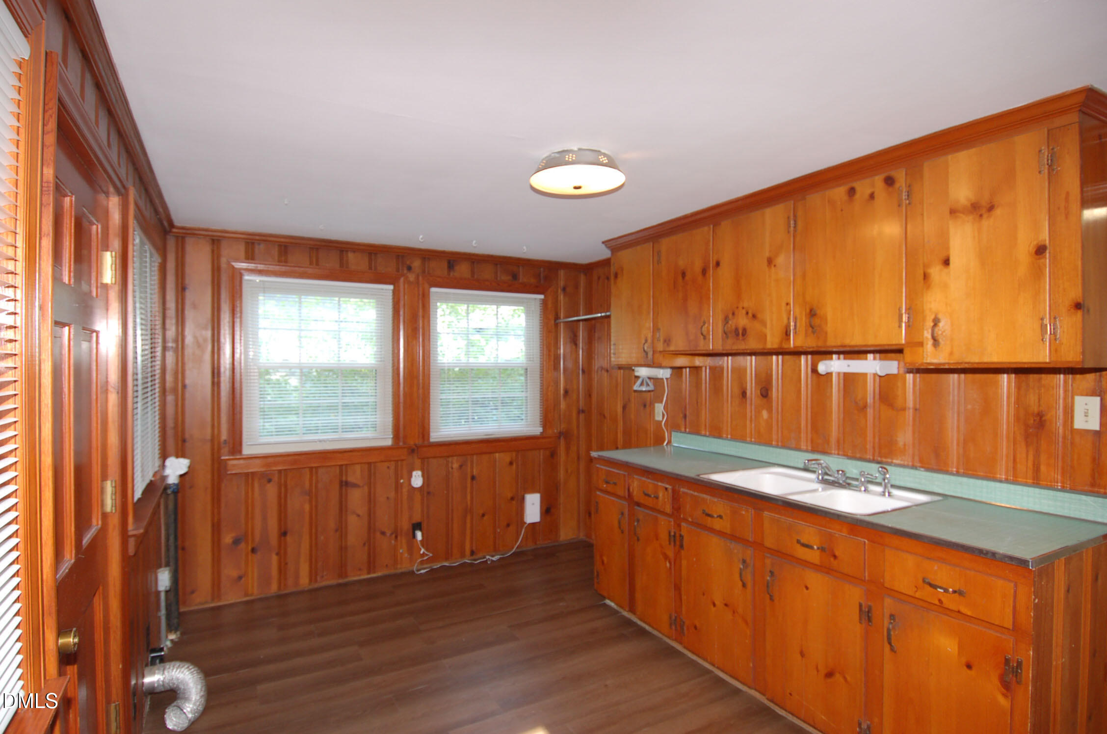 706 Smedes Place Raleigh, NC 27605 - Photo 7 of 21 10 Laundry