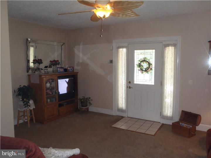 228 New Jersey Road Brooklawn, NJ 08030 - Photo 6 of 18 Living Room