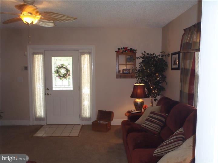 228 New Jersey Road Brooklawn, NJ 08030 - Photo 7 of 18 Living Room