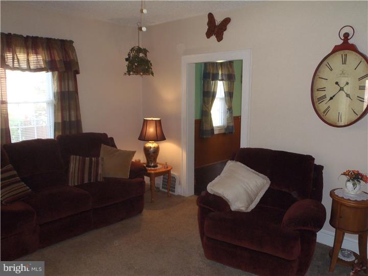 228 New Jersey Road Brooklawn, NJ 08030 - Photo 9 of 18 Living Room