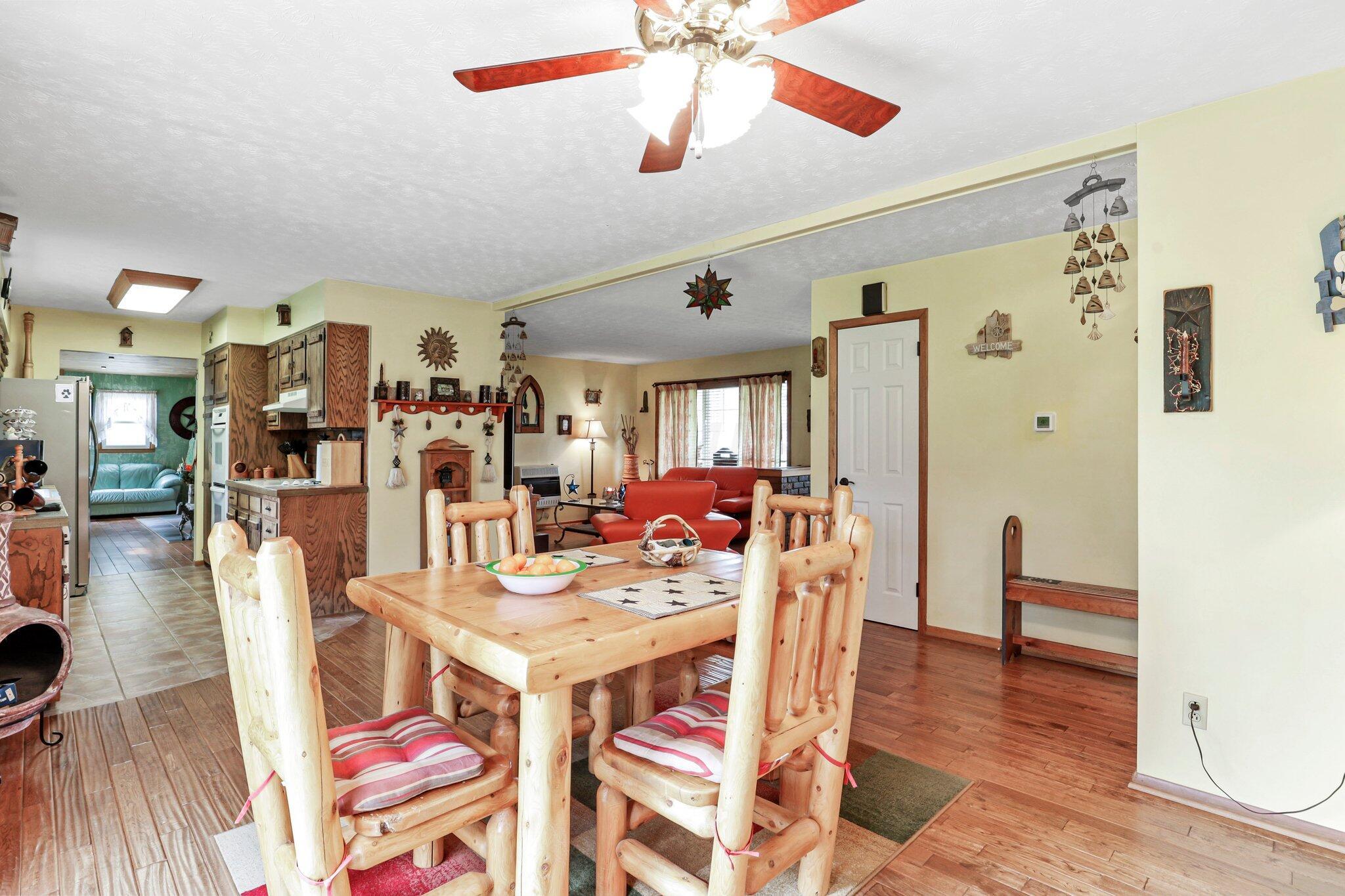 1085 McGrery Road Southeast Lancaster, OH 43130 - Photo 16 of 34 Dining Area