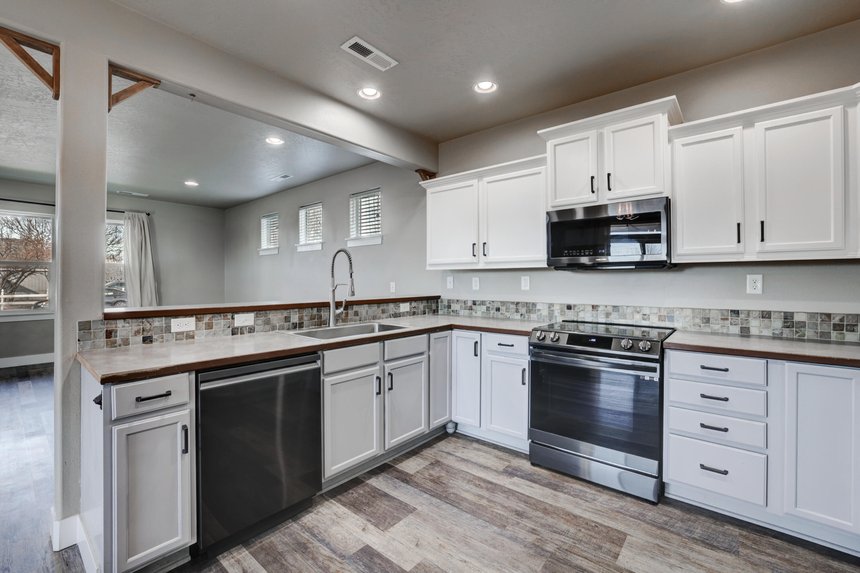 1525 Southwest 31st Street Redmond, OR 97756 - Photo 7 of 26 1525 SW 31st St-8