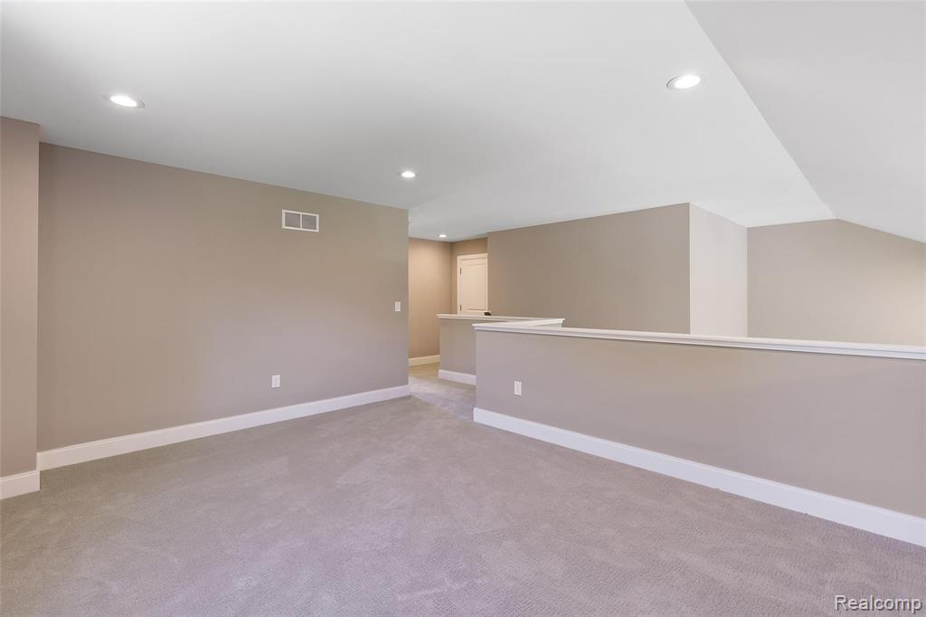 3837 Albatross Court, Unit 28 Rochester, MI 48309 - Photo 27 of 33