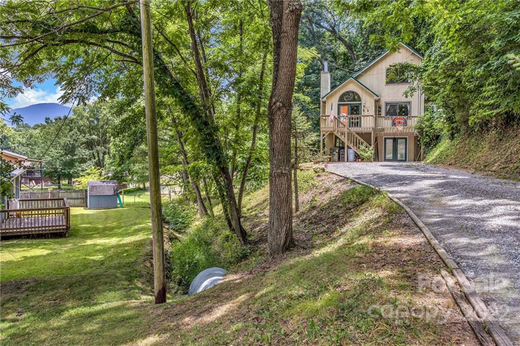315 Dolan Road Waynesville, NC 28786 - Photo 2 of 33 Gallery Image 2