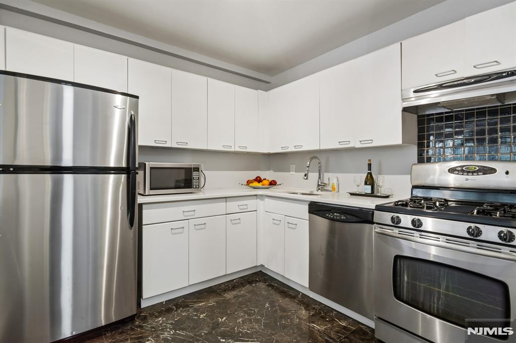 1375 River Road, Unit 1A Edgewater, NJ 07020 - Photo 11 of 20