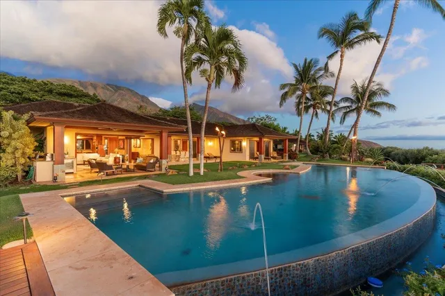 $5,750,000 | 85 Lau Awa Place, Lahaina, HI 96761