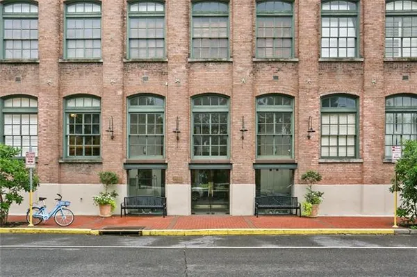 $2,000 | 1107 South Peters Street, Unit 115, New Orleans, LA 70130