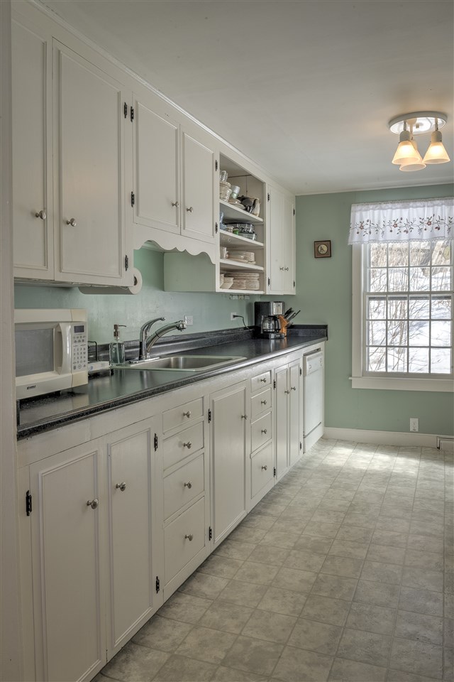 499 Watkins Hill Road Walpole, NH 03608 - Photo 8 of 34