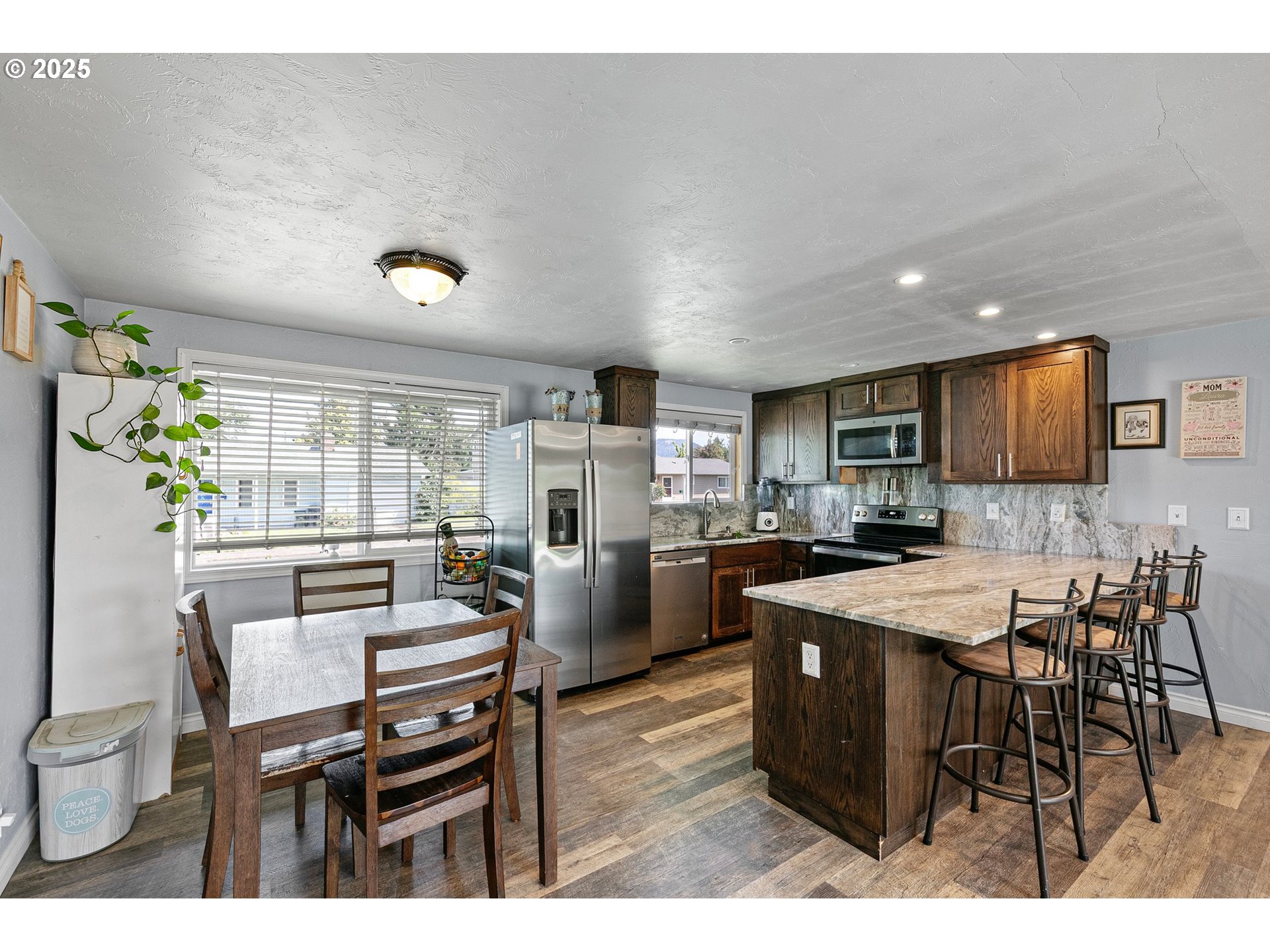 1221 Kenray Loop Springfield, OR 97477 - Photo 8 of 19 a view of kitchen with dining table and chairs