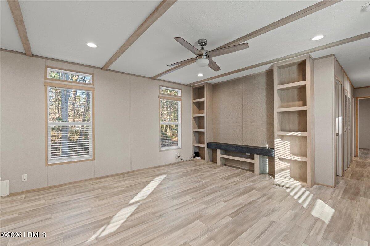 3 State Rd S-7-458 Beaufort, SC 29906 - Photo 2 of 26 Livingroom