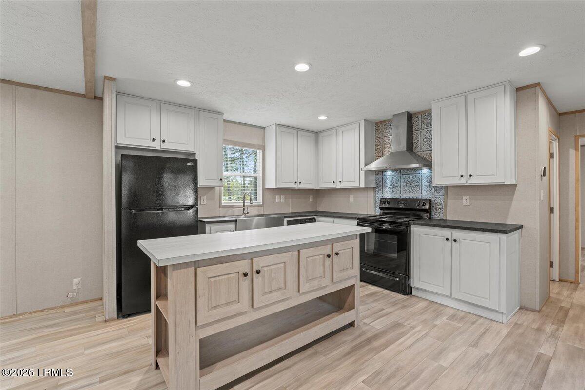 3 State Rd S-7-458 Beaufort, SC 29906 - Photo 5 of 26 Kitchen