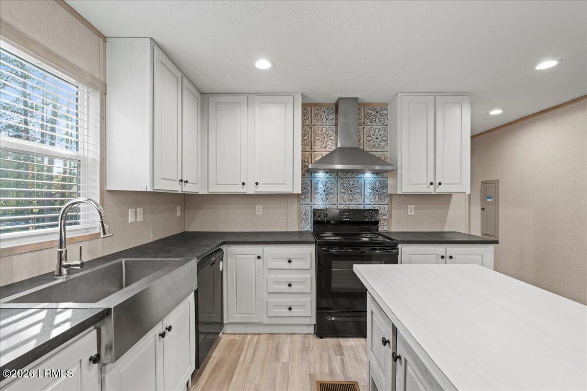 3 State Rd S-7-458 Beaufort, SC 29906 - Photo 7 of 26 Kitchen3