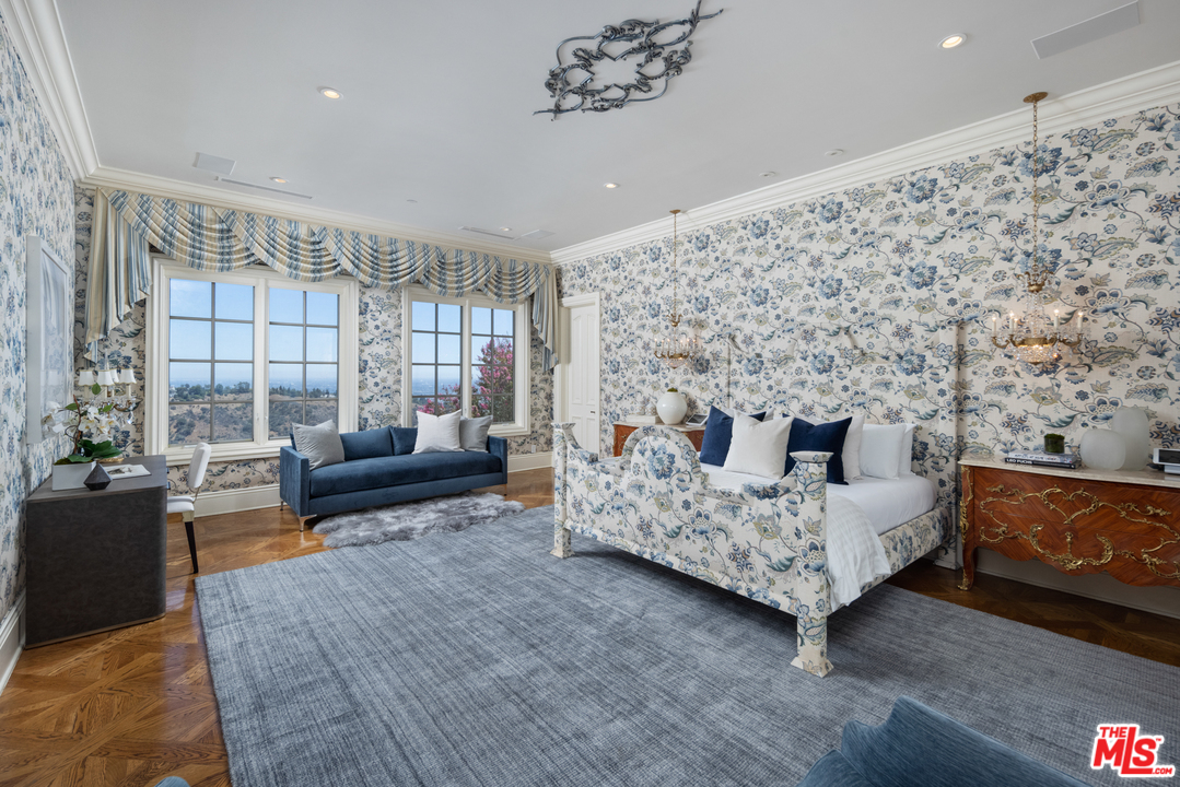 10 Beverly Park Beverly Hills, CA 90210 - Photo 15 of 33 a spacious bedroom with bed and a couch