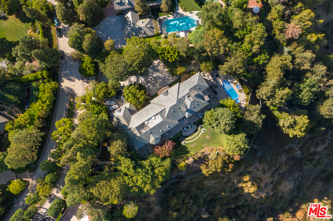 10 Beverly Park Beverly Hills, CA 90210 - Photo 32 of 33 a picture of flowers