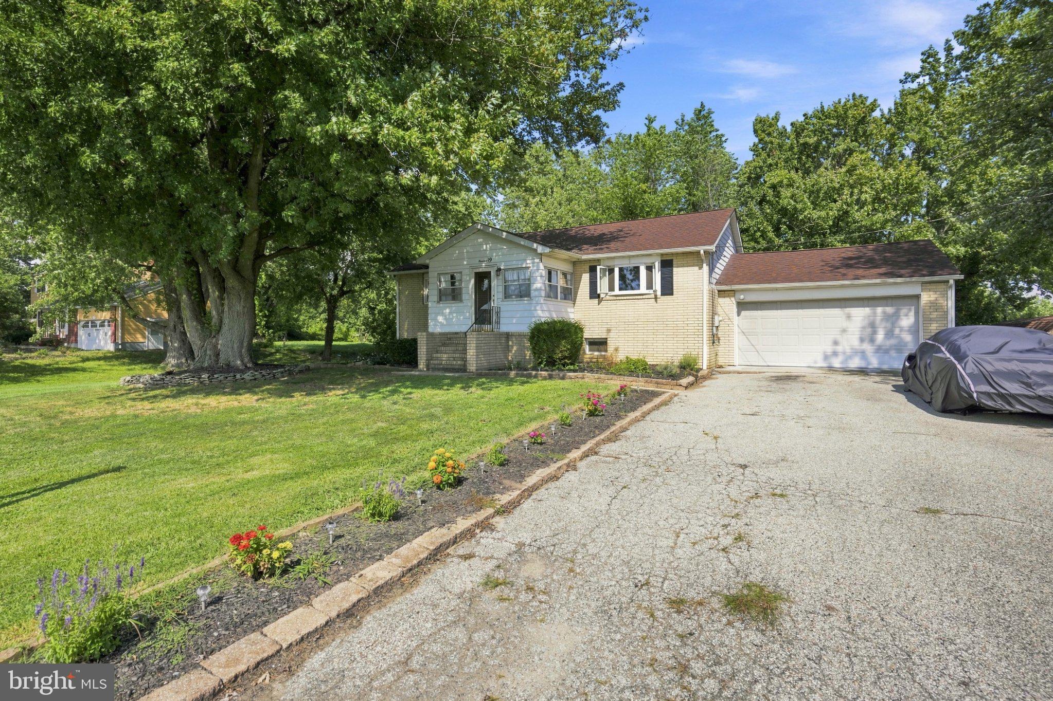 19 South Tilbury Road Salem, NJ 08079 - Photo 2 of 25 Charming home with lush greenery.