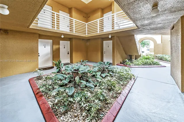 $2,550 | 9705 Fontainebleau Boulevard, Unit B107, Miami, FL 33172