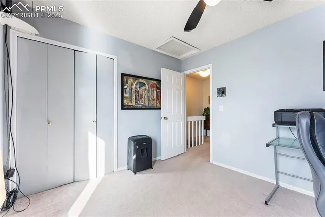 a view of livingroom with furniture and ceiling fan