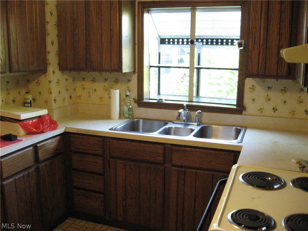 857 Cambridge Road Cleveland Heights, OH 44121 - Photo 5 of 24 Gallery Image 5