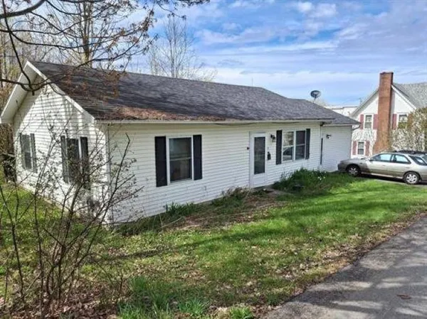 $135,000 | 29 Cross Street, Newport, VT 05855