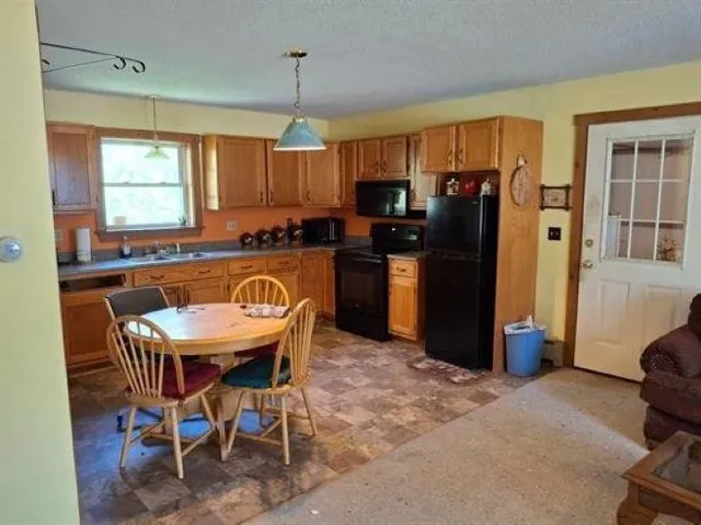 $185,900 | 29 Cross Street, Newport, VT 05855