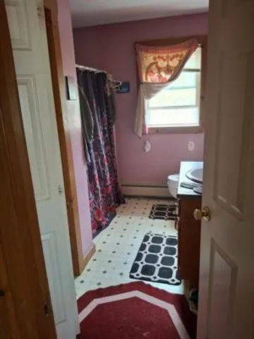 $185,900 | 29 Cross Street, Newport, VT 05855