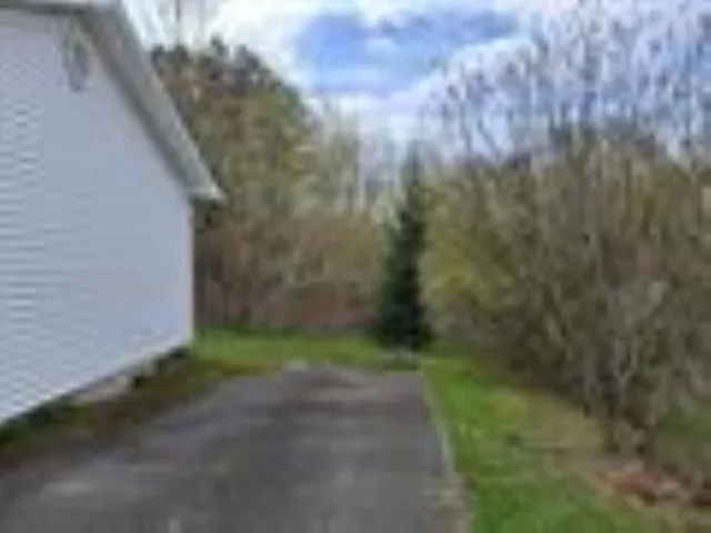 $185,900 | 29 Cross Street, Newport, VT 05855