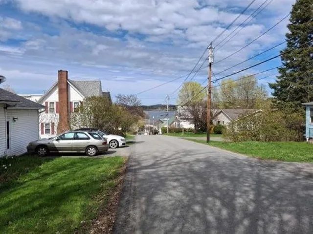 $185,900 | 29 Cross Street, Newport, VT 05855