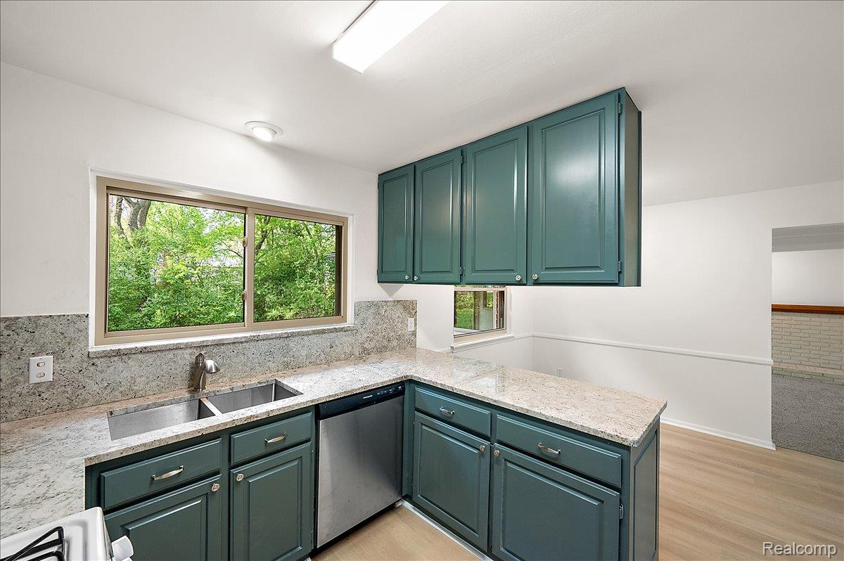 536 Rolling Rock Road Bloomfield Hills, MI 48304 - Photo 14 of 48 24-536 Rolling Rock Dr-43.jpg