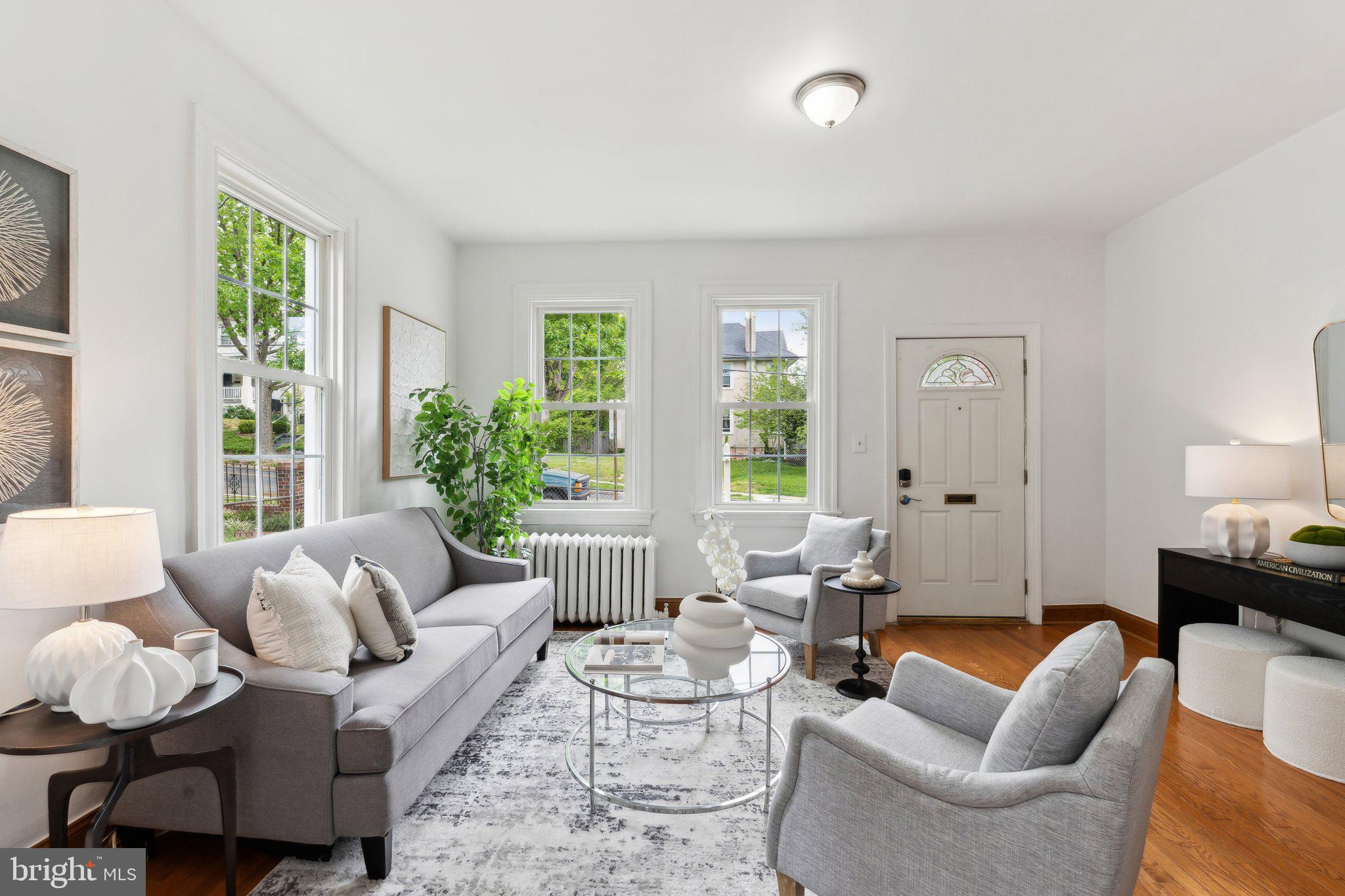 6202 5th Street Northwest Washington, DC 20011 - Photo 2 of 31 Living room
