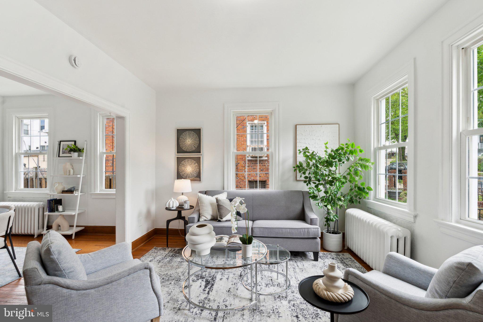 6202 5th Street Northwest Washington, DC 20011 - Photo 3 of 31 Living room