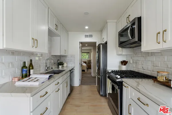 $648,000 | 5055 Coldwater Canyon Avenue, Unit 219, Sherman Oaks, CA 91423