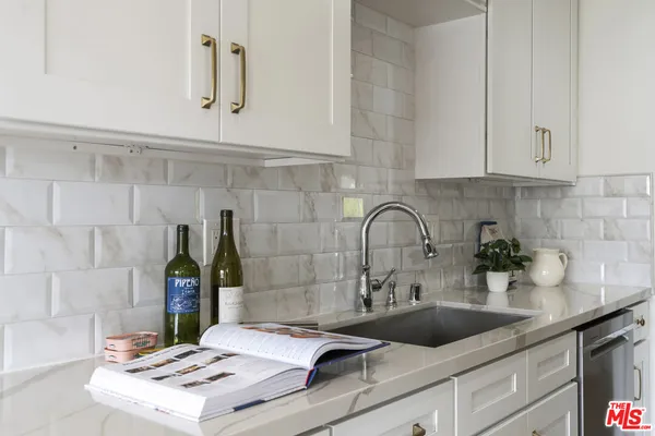 $648,000 | 5055 Coldwater Canyon Avenue, Unit 219, Sherman Oaks, CA 91423