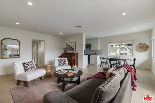 $648,000 | 5055 Coldwater Canyon Avenue, Unit 219, Sherman Oaks, CA 91423