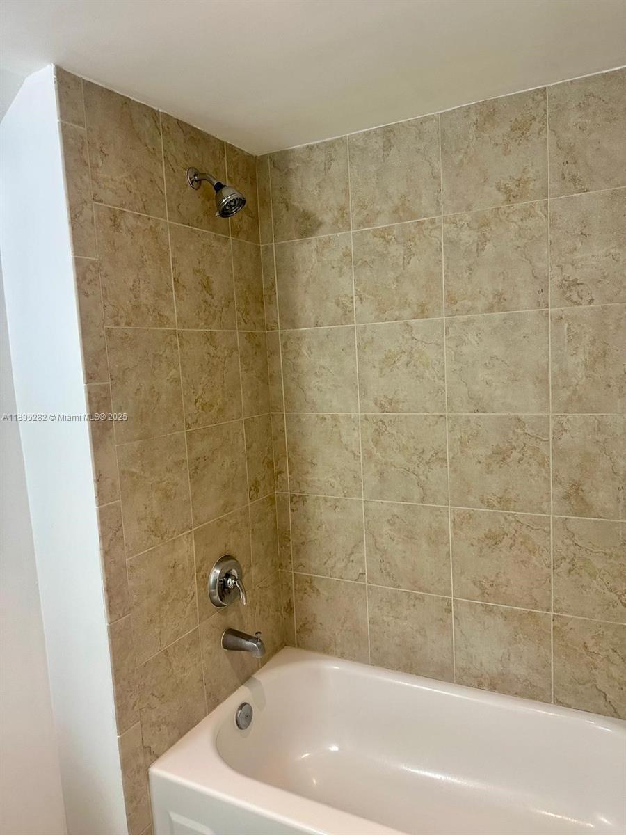 111 East Flagler Street, Unit 702 Miami, FL 33131 - Photo 11 of 11 a bathroom with a bathtub