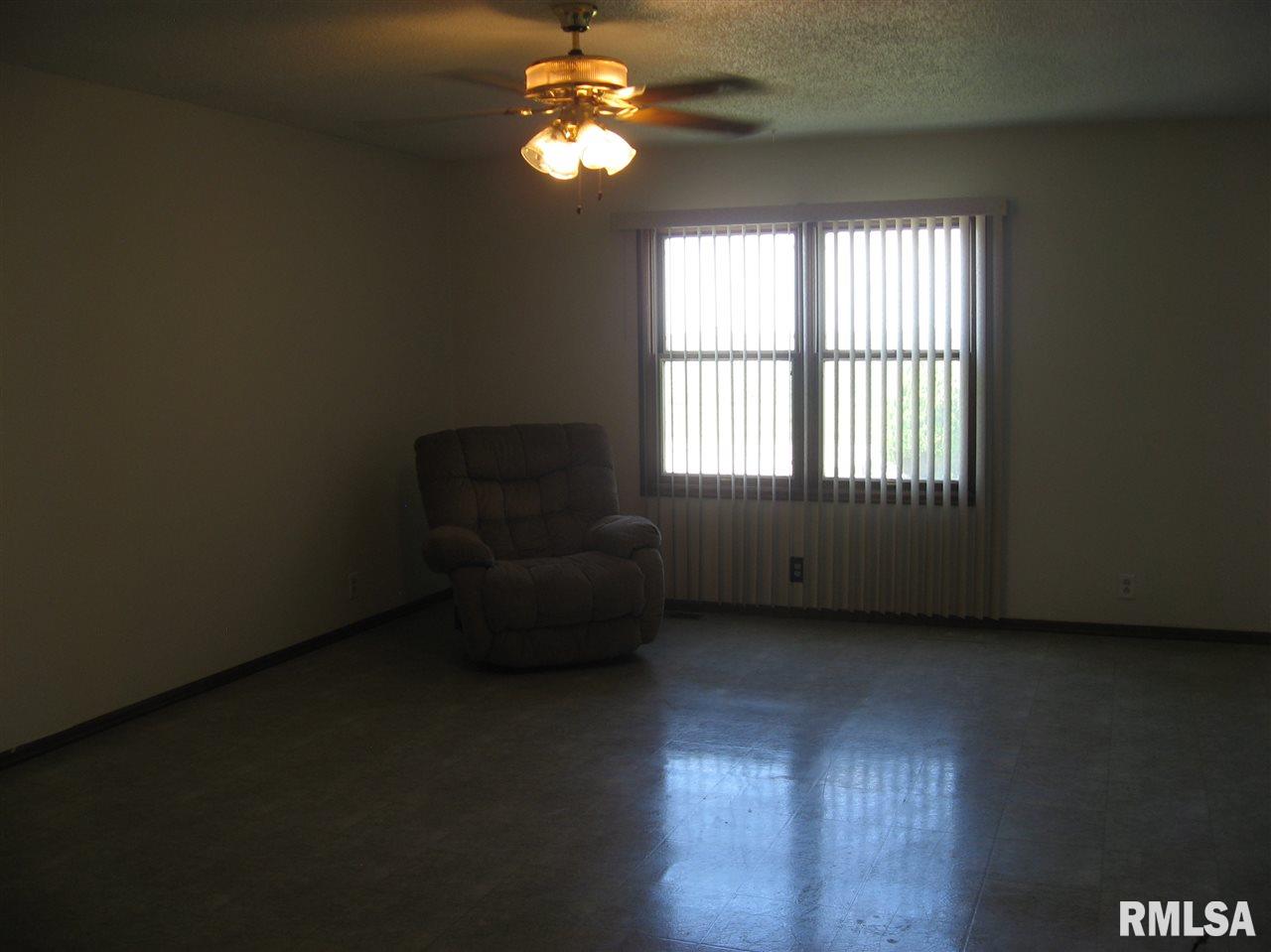 21235 North 2400th Road Prairie City, IL 61470 - Photo 4 of 22