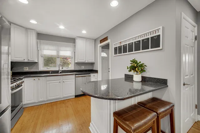 $525,000 | 533 Drake Street, Libertyville, IL 60048