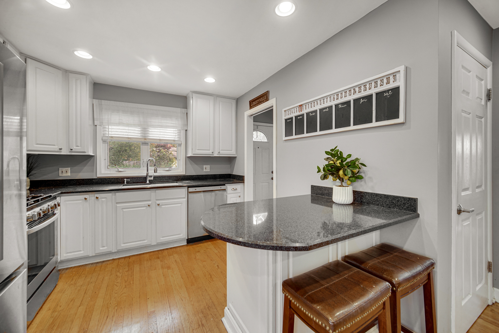 533 Drake Street Libertyville, IL 60048 - Photo 11 of 43 a kitchen with stainless steel appliances granite countertop a stove a sink and a granite counter tops