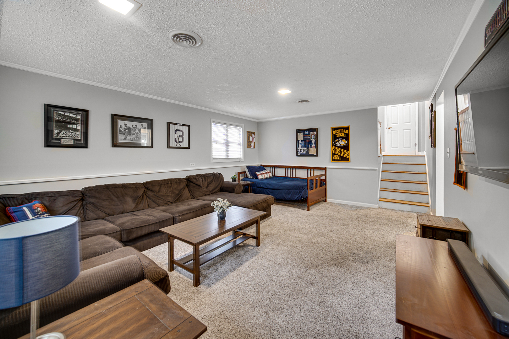 533 Drake Street Libertyville, IL 60048 - Photo 17 of 43 a living room with furniture and a flat screen tv