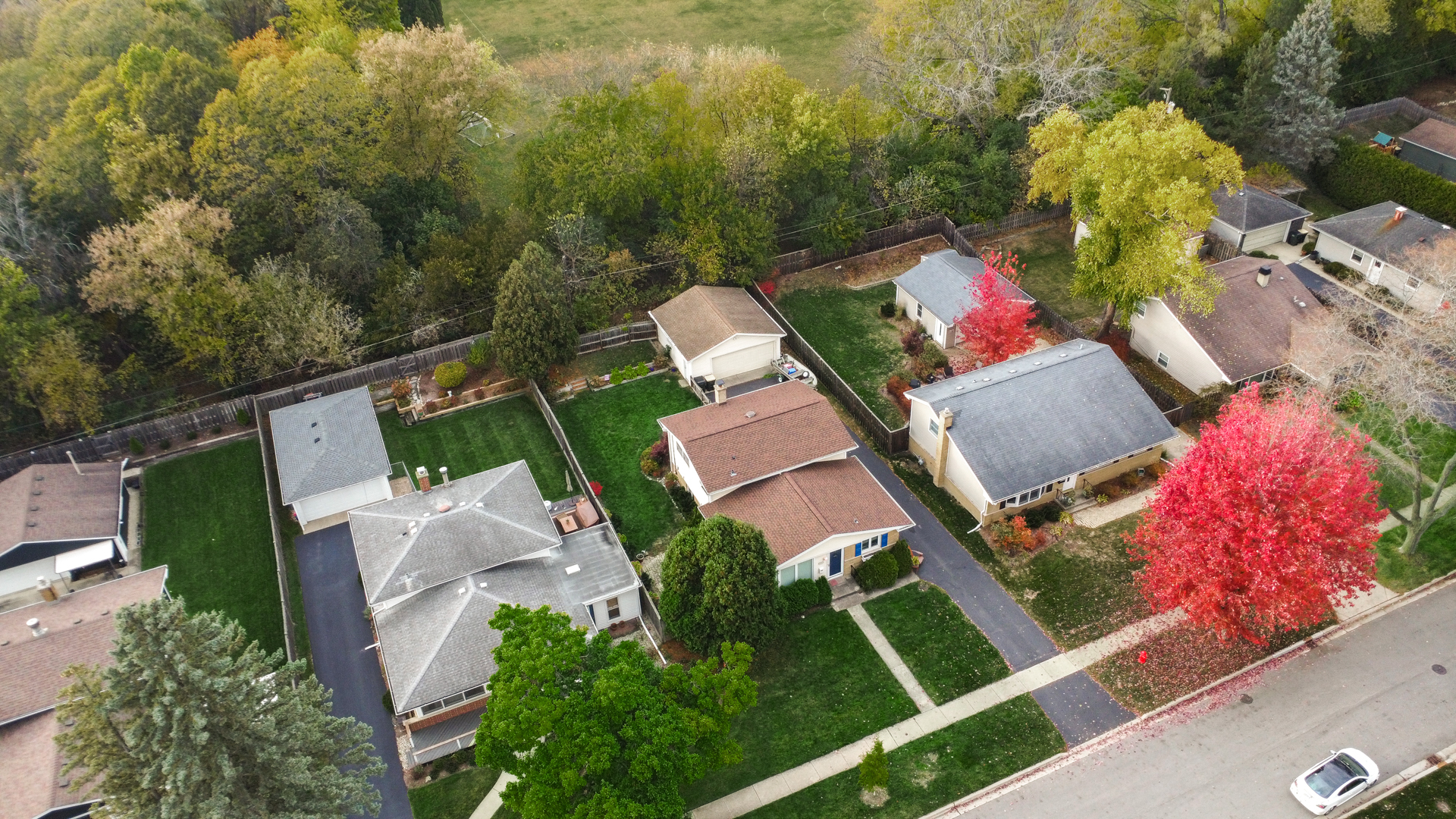 533 Drake Street Libertyville, IL 60048 - Photo 30 of 43 an aerial view of a house with a garden