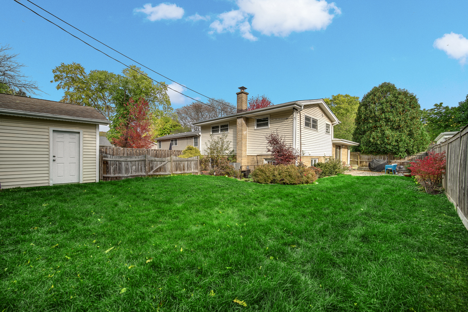 533 Drake Street Libertyville, IL 60048 - Photo 32 of 43 a view of a backyard with plants and a garden