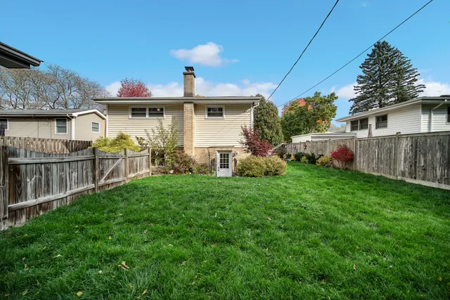 $525,000 | 533 Drake Street, Libertyville, IL 60048