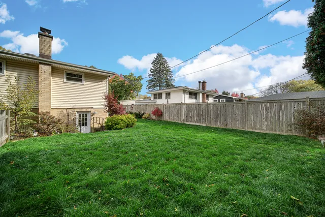 $525,000 | 533 Drake Street, Libertyville, IL 60048