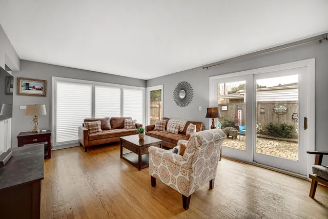 $525,000 | 533 Drake Street, Libertyville, IL 60048