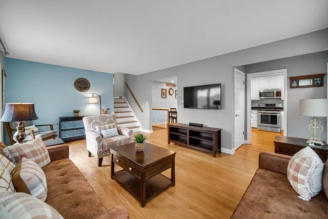 $525,000 | 533 Drake Street, Libertyville, IL 60048