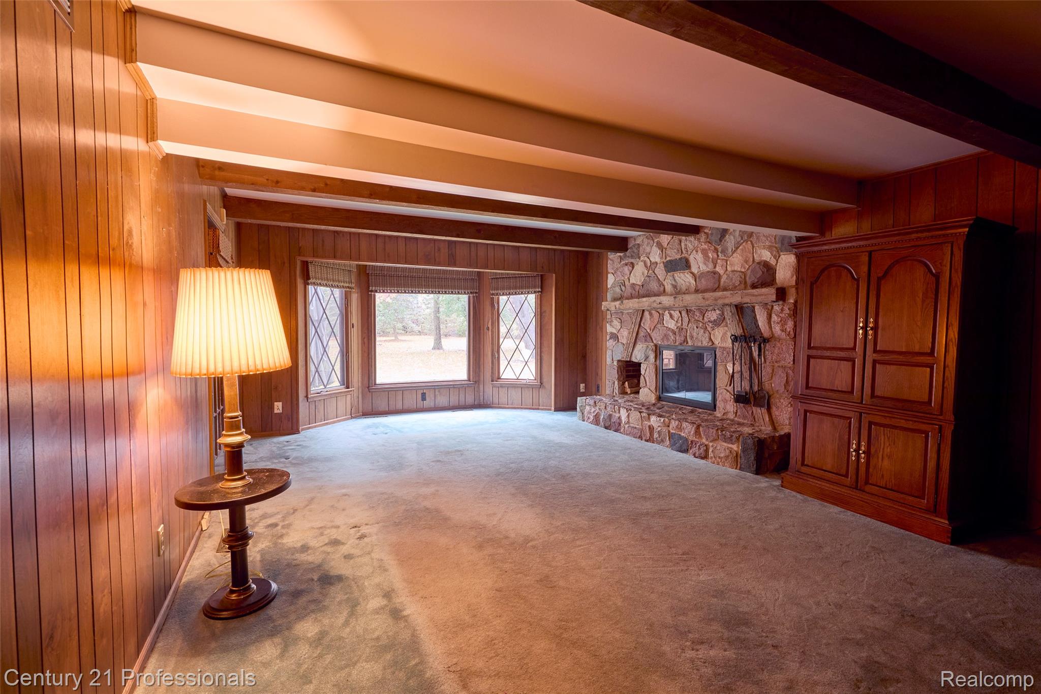 303 East Snell Road Rochester, MI 48306 - Photo 14 of 45 family room w/ wet bar and door out to the 4 seasons room